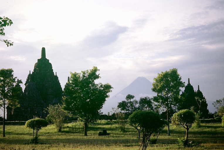 0182KM 78333 02MAY03 Indonesien  Prambanan Java.jpg